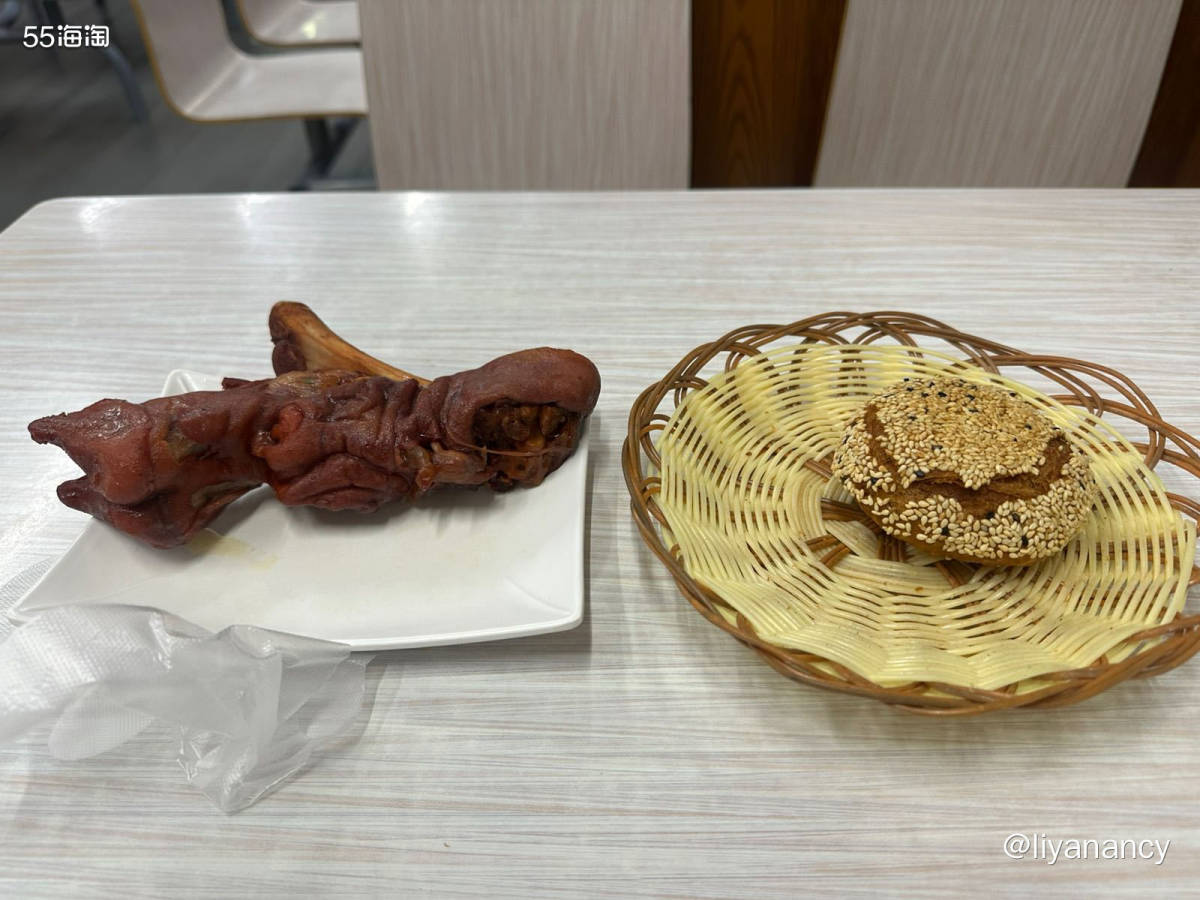 离剧场很近的一家小饭店，主要是羊汤烧饼还有一些面食，烧饼好评