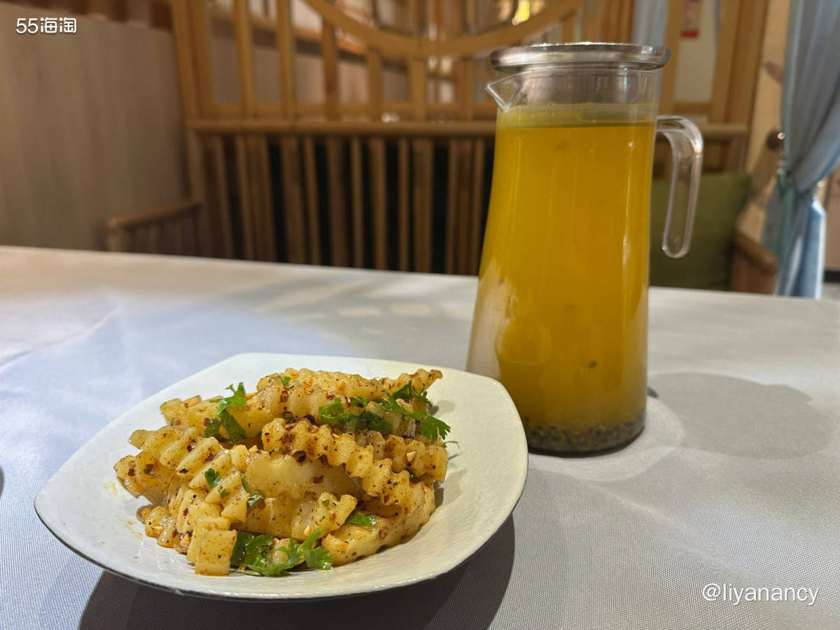 一个人的单人餐，体验云南好味道，豆花米线很好吃，里面有嫩嫩的