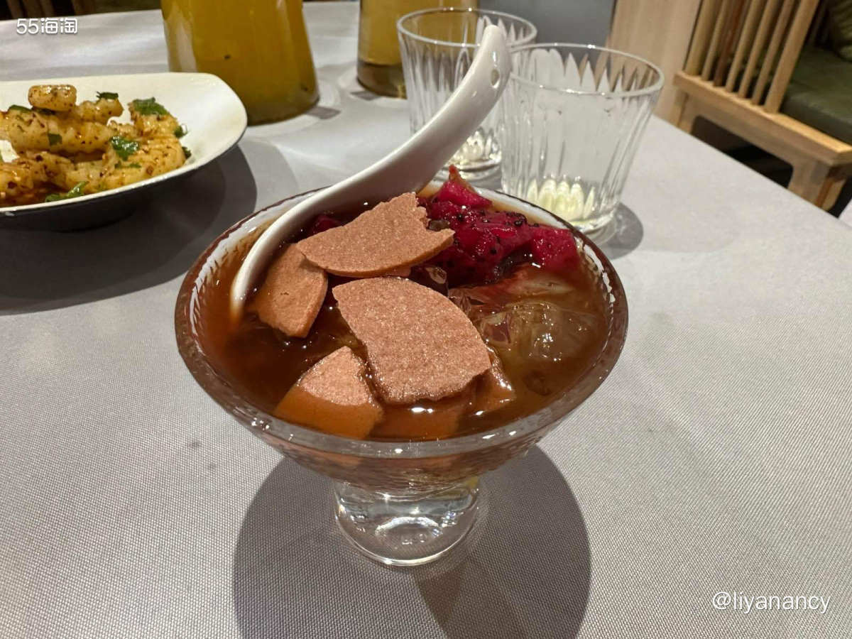 一个人的单人餐，体验云南好味道，豆花米线很好吃，里面有嫩嫩的