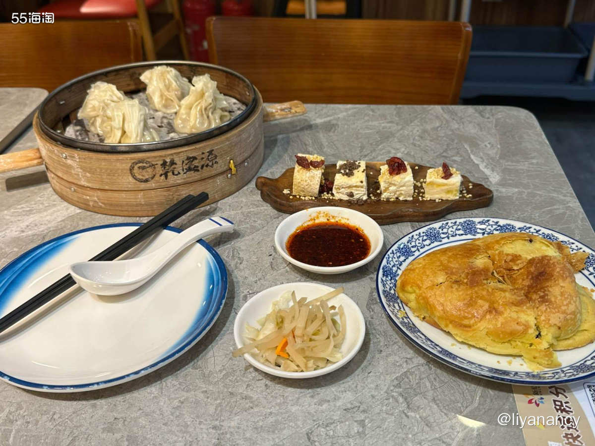 羊肉烧麦很好吃，很饱满的一个，里面纯**肉，很香的说，好久没