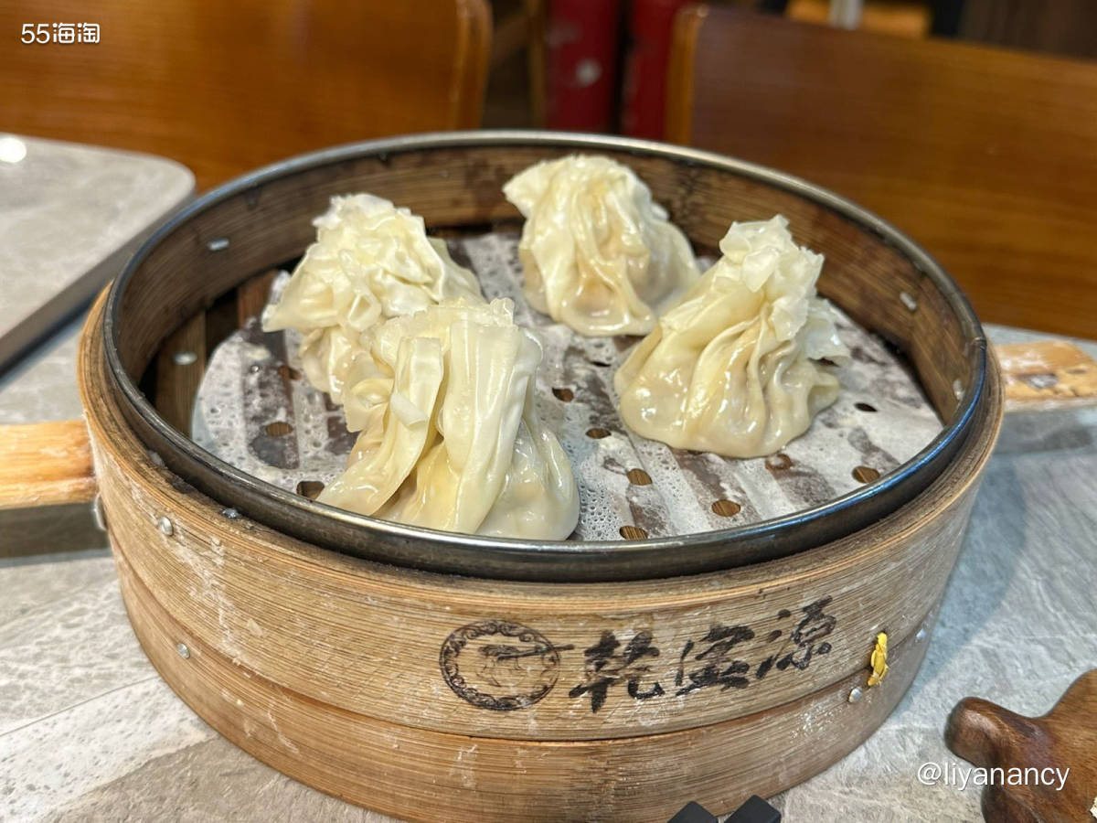 羊肉烧麦很好吃，很饱满的一个，里面纯**肉，很香的说，好久没