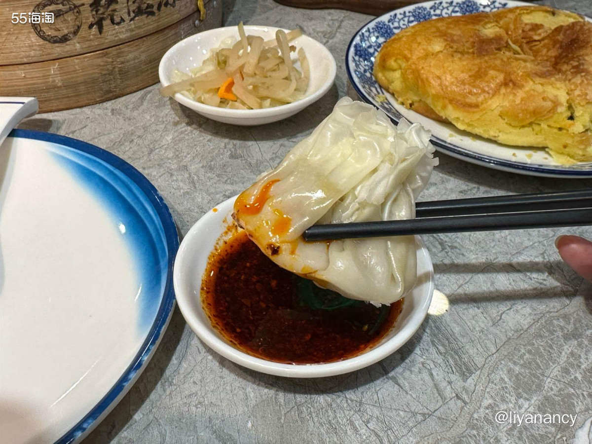 羊肉烧麦很好吃，很饱满的一个，里面纯**肉，很香的说，好久没