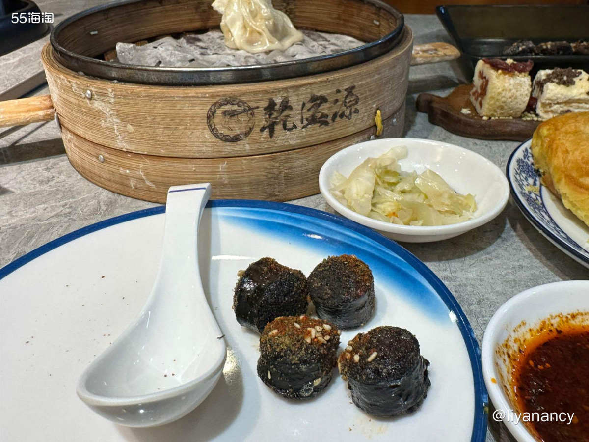 羊肉烧麦很好吃，很饱满的一个，里面纯**肉，很香的说，好久没