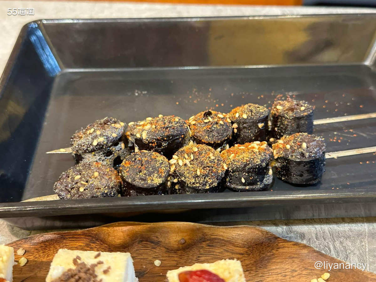 羊肉烧麦很好吃，很饱满的一个，里面纯**肉，很香的说，好久没