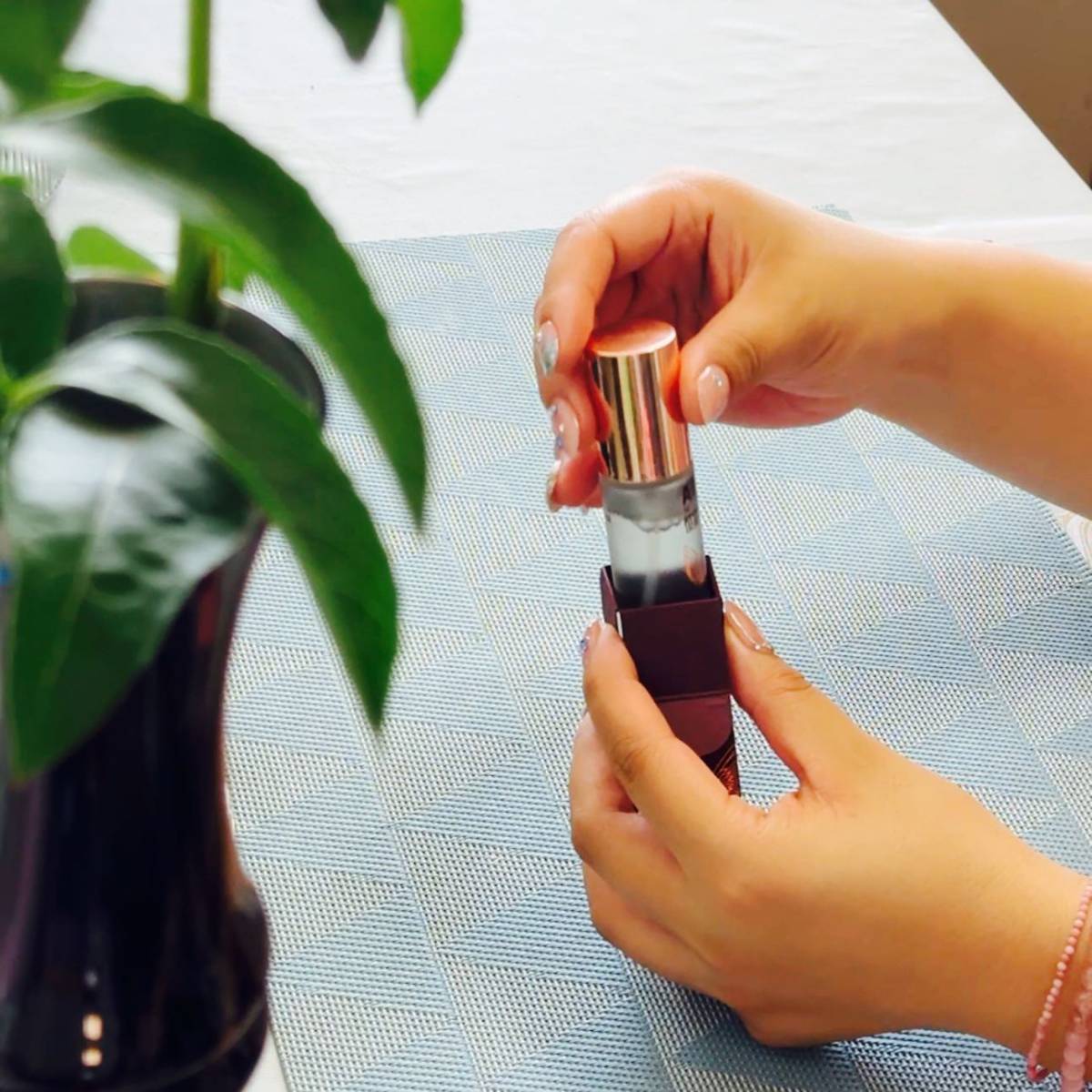 💄姐妹们谁懂啊！化完妆2小时就驳卡粉的…   直到我遇见了