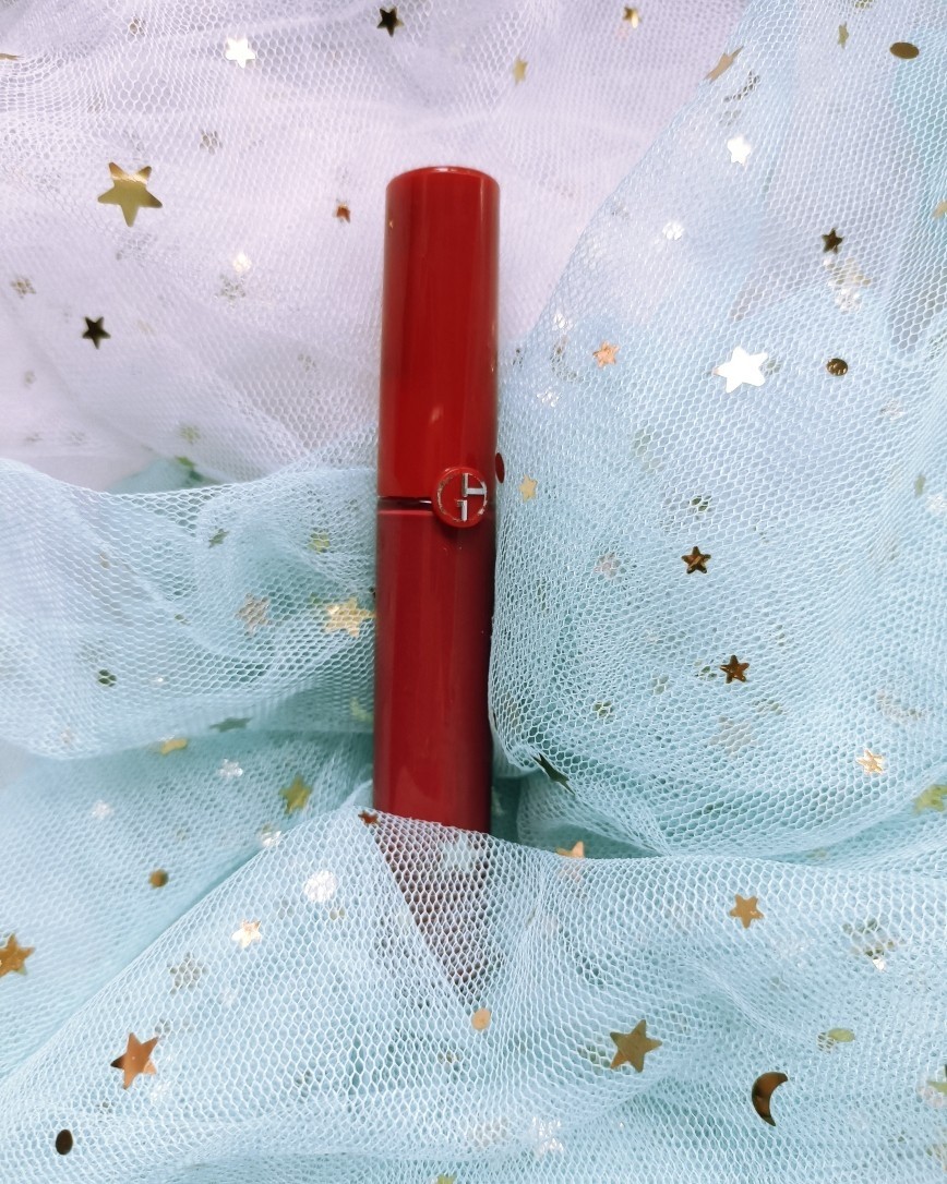 说起美妆回忆录，第一个印入我脑海的就是阿玛尼的红管了，现在是