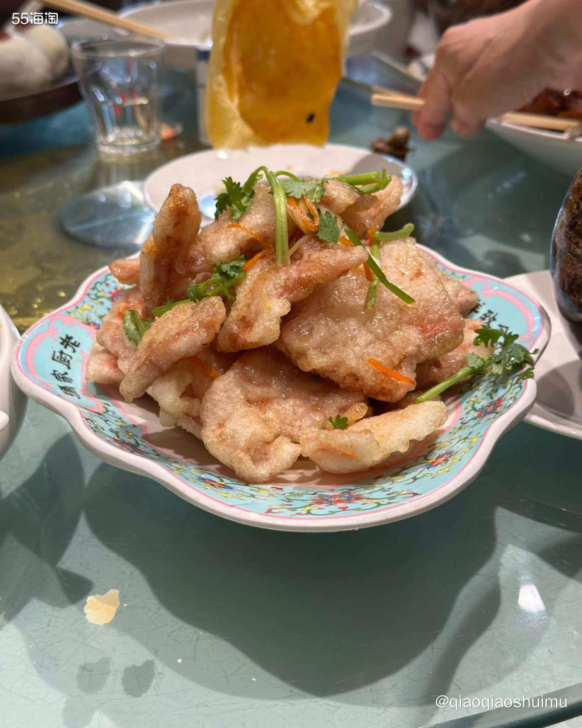 此行最后一站，到了哈尔滨，到了先来个家庭聚会，大家相聚老厨家