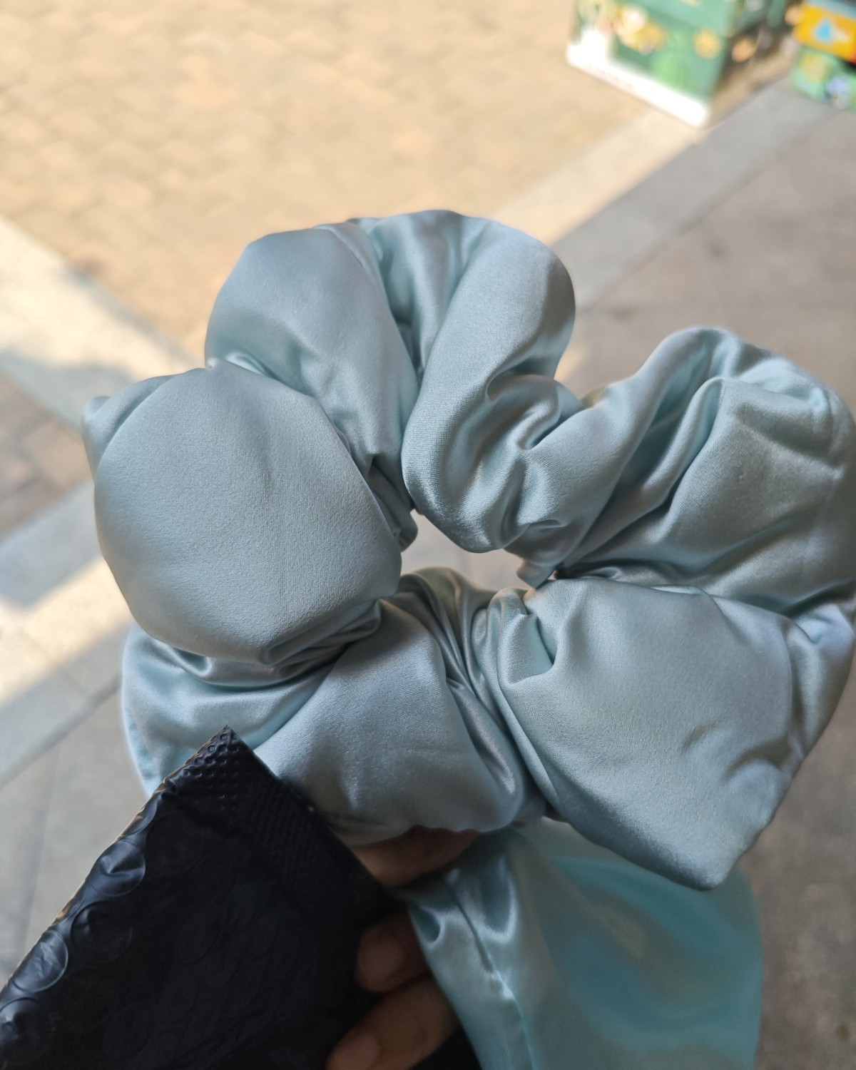 之前我买过国外的真丝发圈，国内看到直播间有这个也打算试试看！