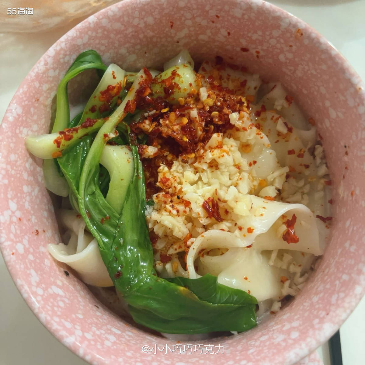 有时候晚上不想吃饭，就会吃点别的，分享一个队友最近做的油泼辣