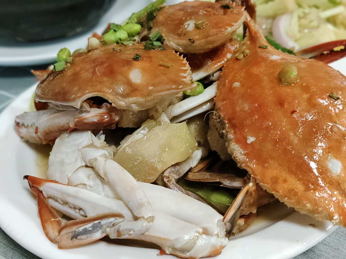 朋友请我吃饭，说吃个新鲜的就吃了猪尾巴，我第一次吃这个东西。