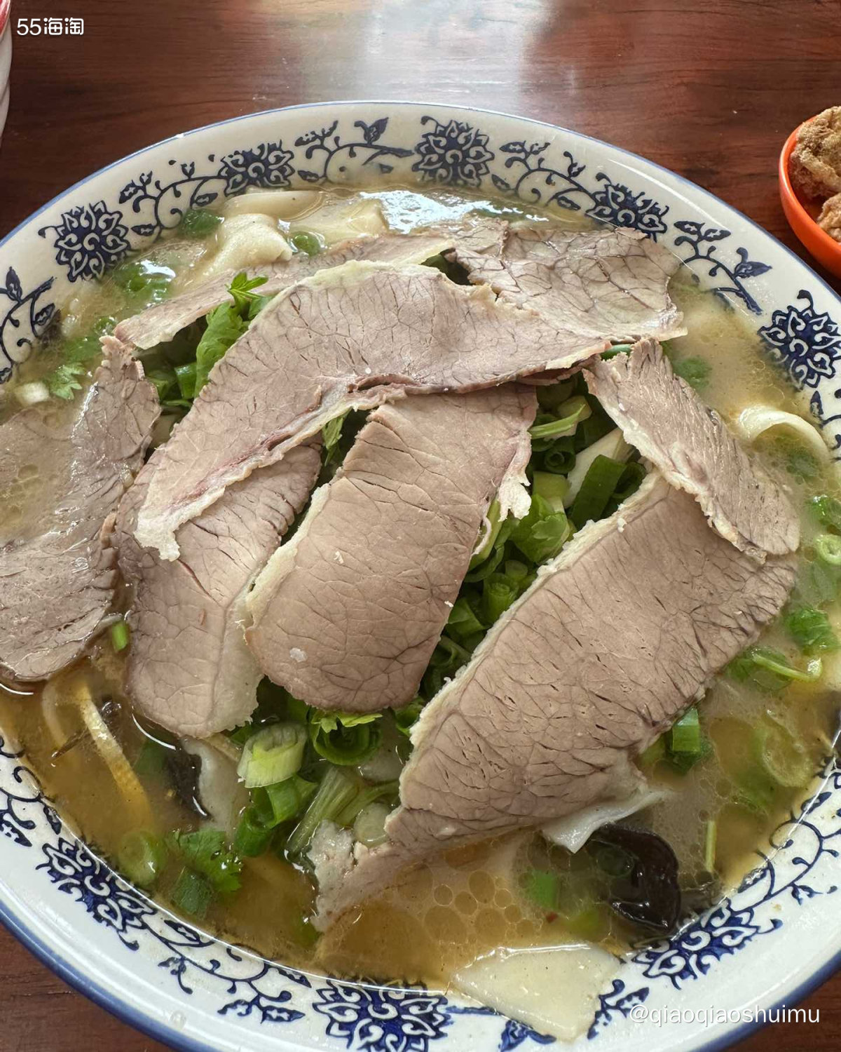 在洛阳喝了一次牛肉汤，还是非遗，跟吉林那边的不太一样。 这个