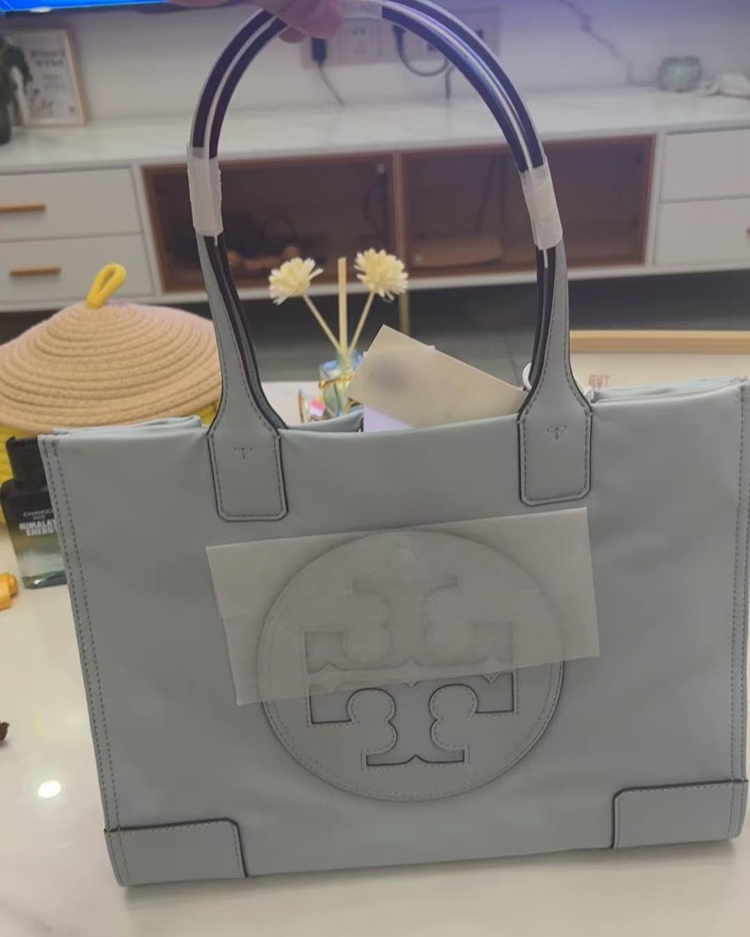 之前tb这个蓝色的托特总是断货，看着这次补货我就买了3个，最