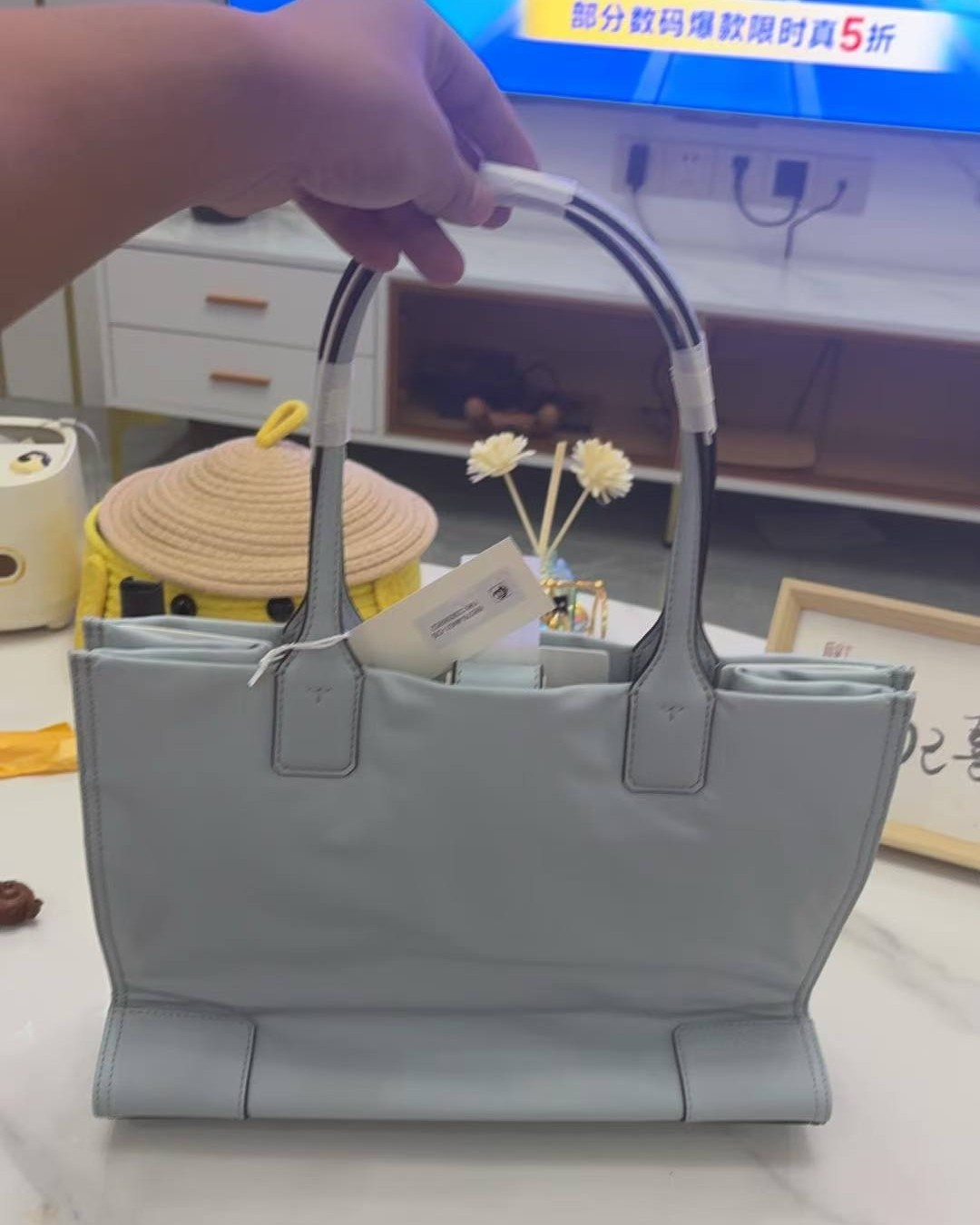 之前tb这个蓝色的托特总是断货，看着这次补货我就买了3个，最