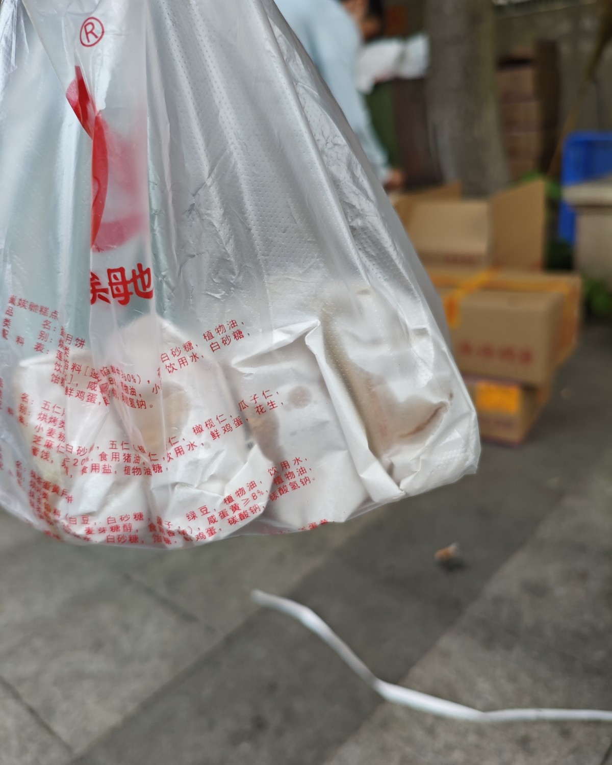 长沙非常火的一家网红店就是巢娭毑的月饼，还没到中秋就已经排长
