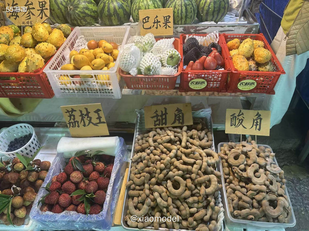 😀坐落于丽江古城南门的忠义夜市人气很高，正好离酒店1公里左