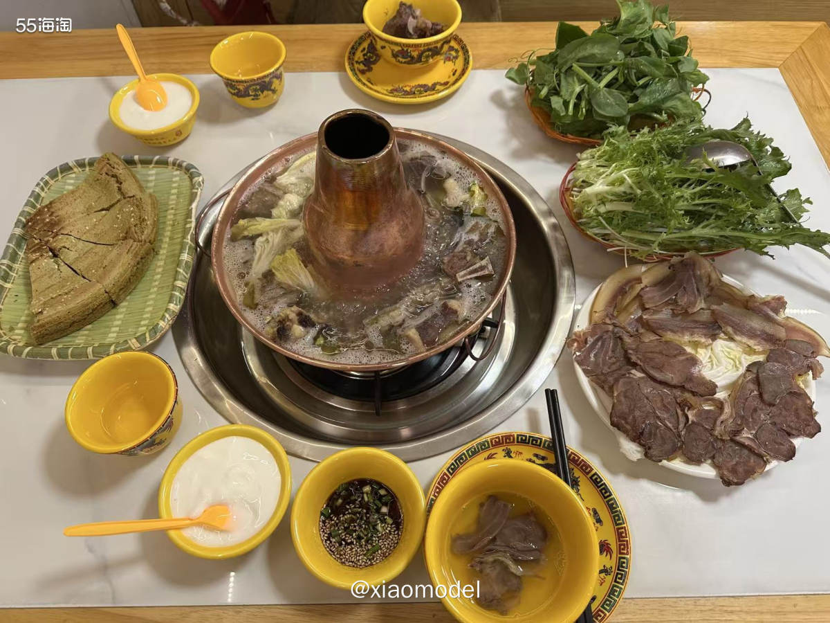 😀香格里拉第1晚吃的君尝来鲜牦牛肉火锅，太太太好吃了。  