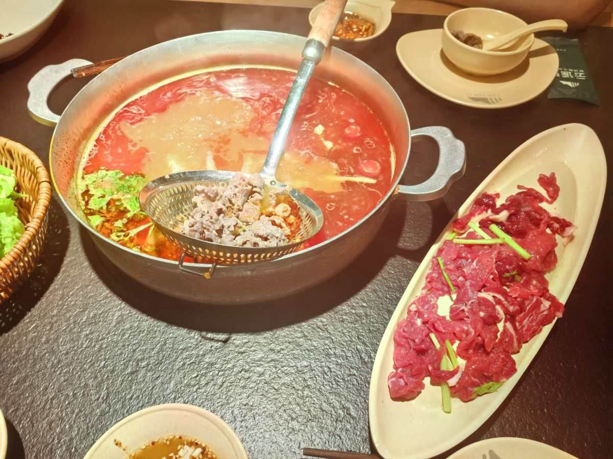 🌸再来分享一顿云南酸汤牛肉火锅，感觉大夏天吃火锅其实也还可
