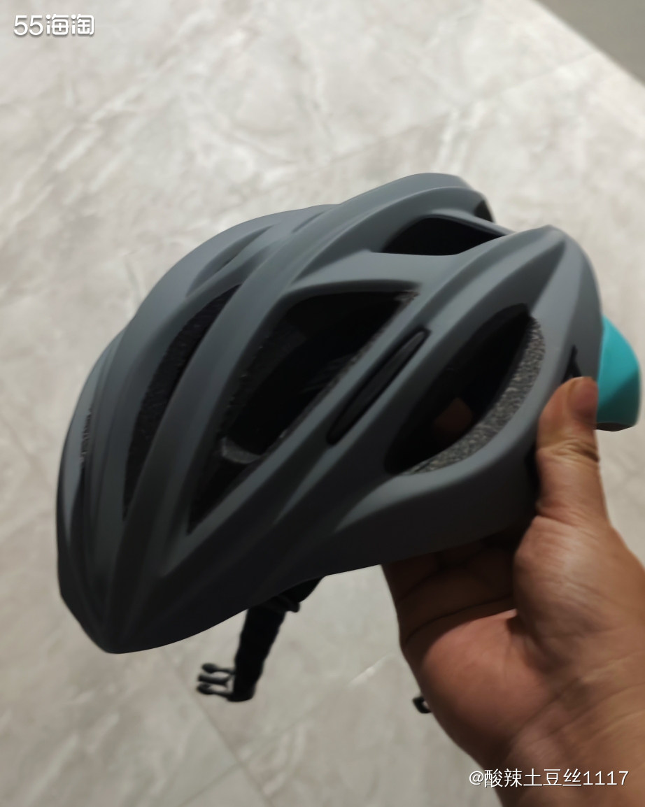 今年的暑假，家里的小孩都在骑自行车，那骑自行车的话，一个头盔