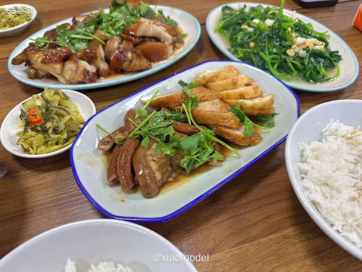 😀之前在广东的很多地方都吃过隆江猪脚饭，但其实隆江猪脚饭得