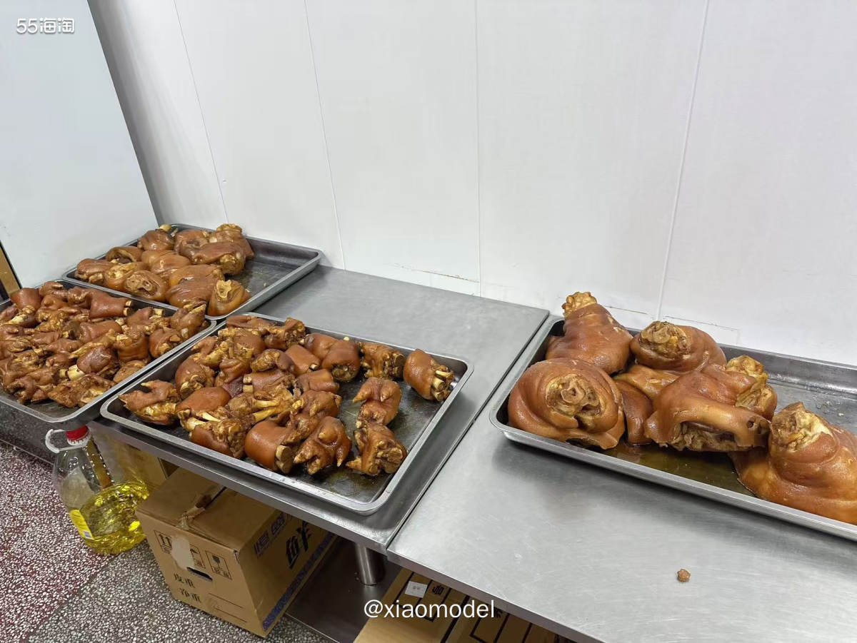 😀之前在广东的很多地方都吃过隆江猪脚饭，但其实隆江猪脚饭得