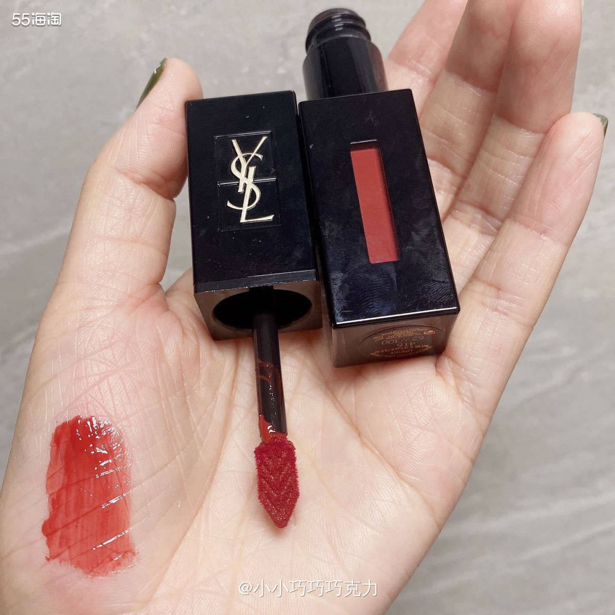 口红也买过很多种颜色，曾经很流行正红色的口红，后来又流行又有