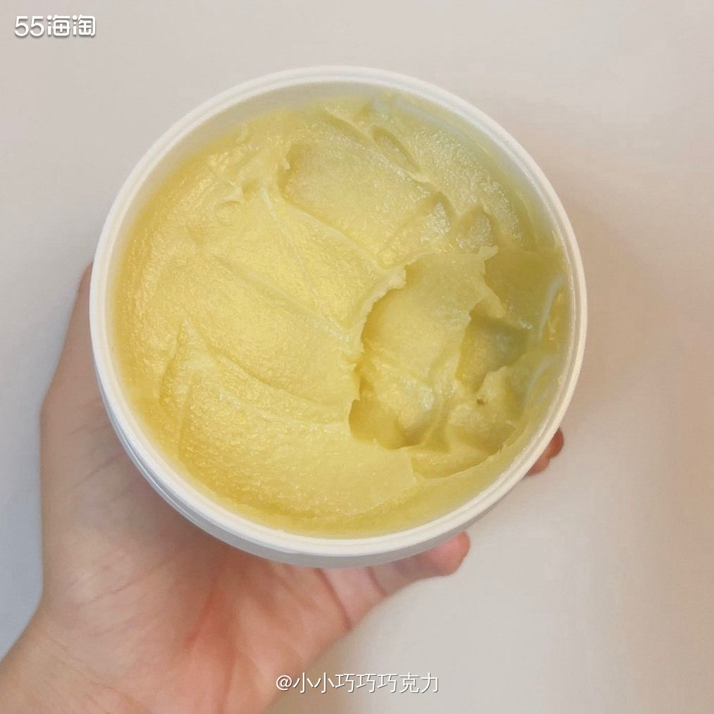 我一直不喜欢用卸妆油那些，所以一直用的是卸妆膏，火的卸妆膏那