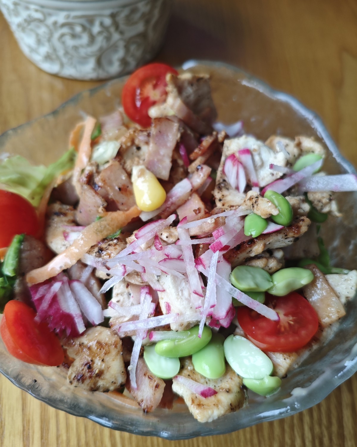 搜了一下大学城有一个叫阁楼花园咖啡的地方，是一个法国大叔开的