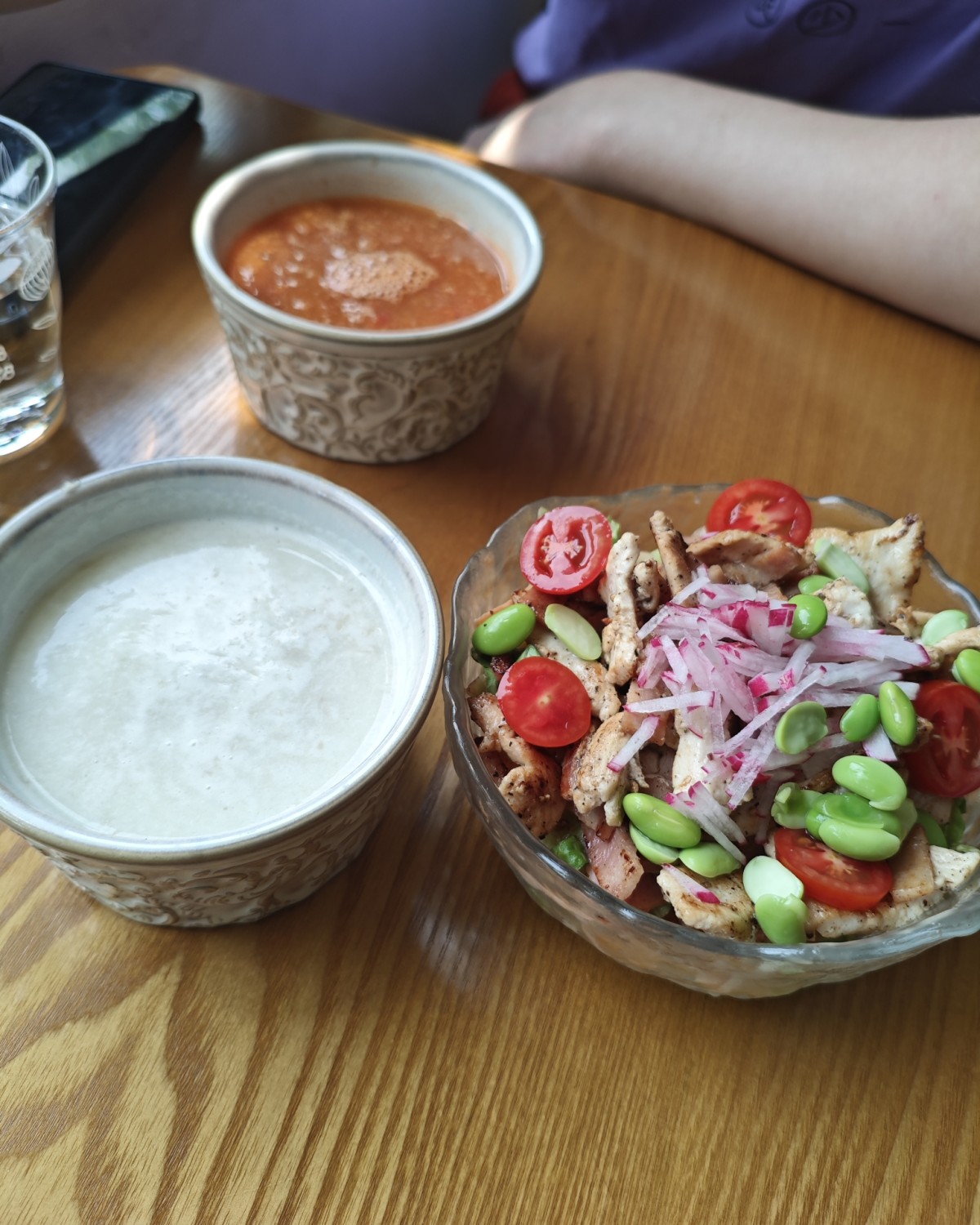 搜了一下大学城有一个叫阁楼花园咖啡的地方，是一个法国大叔开的