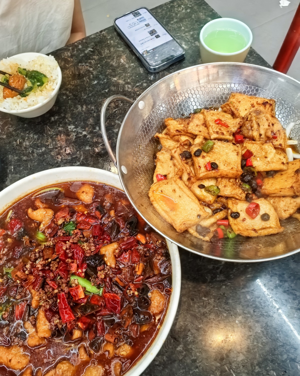 今天中午和朋友来了场说聚就聚的约饭， 带她去吃我经常吃的一家