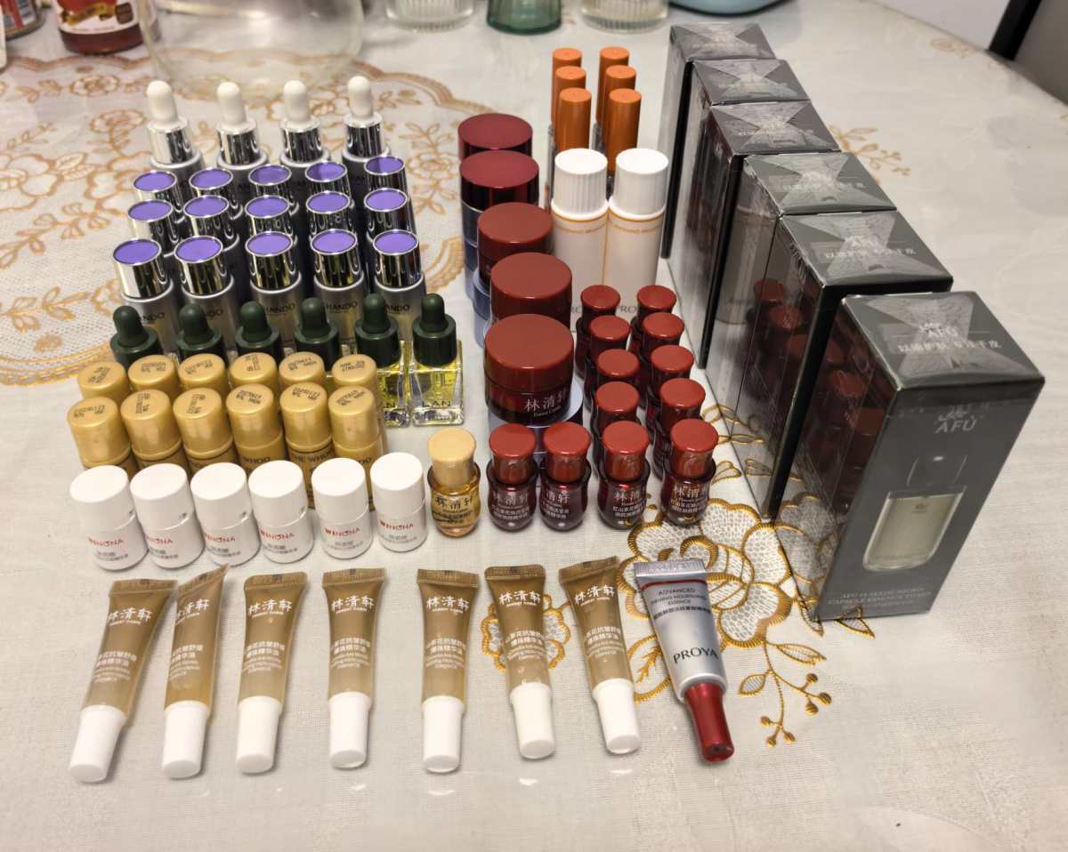 🌸昨天晚上又在整理小样库存，真的超级快乐，最近到手很多珀莱