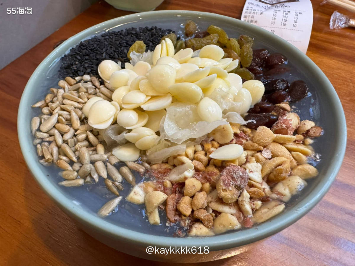 来洛阳早上喝了牛肉汤然后立马去了白马寺，晚上安排了小吃义勇街