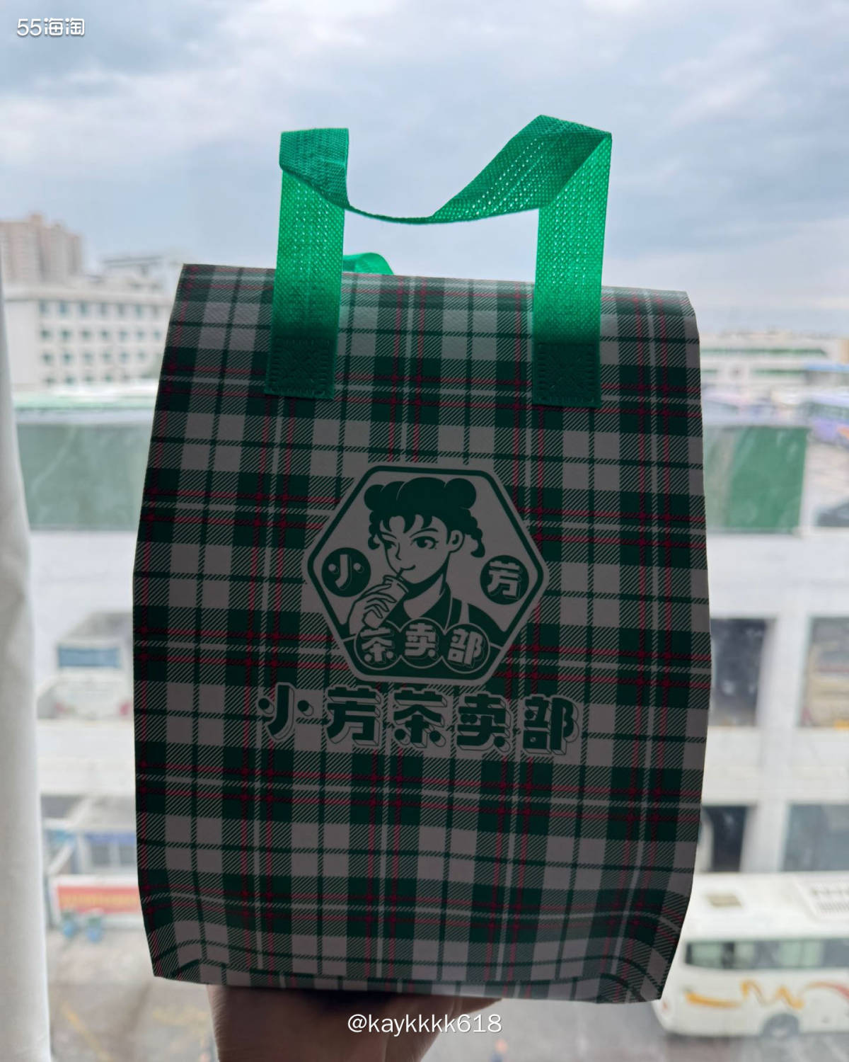 来洛阳怎么能不去尝尝那些本地比较有特色的茶饮店？小芳茶卖部是