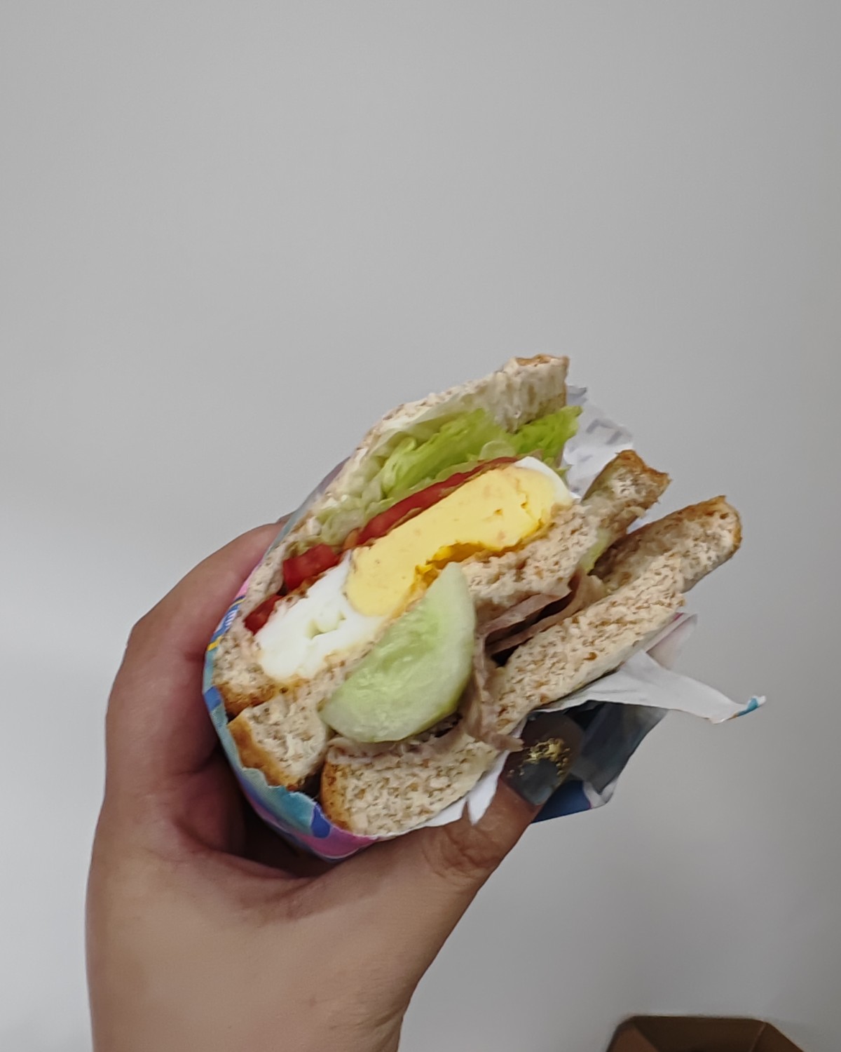 最近的午餐感觉都是在点超能鹿战队的三明，什么黑椒鸡胸肉三明，