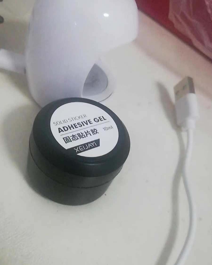 下单网站：淘宝网 下单商品：穿戴甲固态贴片胶30g 下单金额