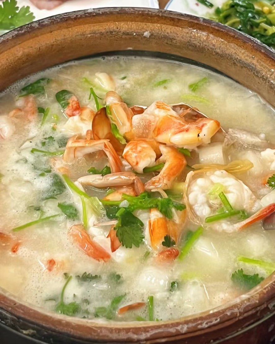 🥣晚上和小伙伴外出吃饭，我们这次选了潮汕菜。潮汕菜有很多海
