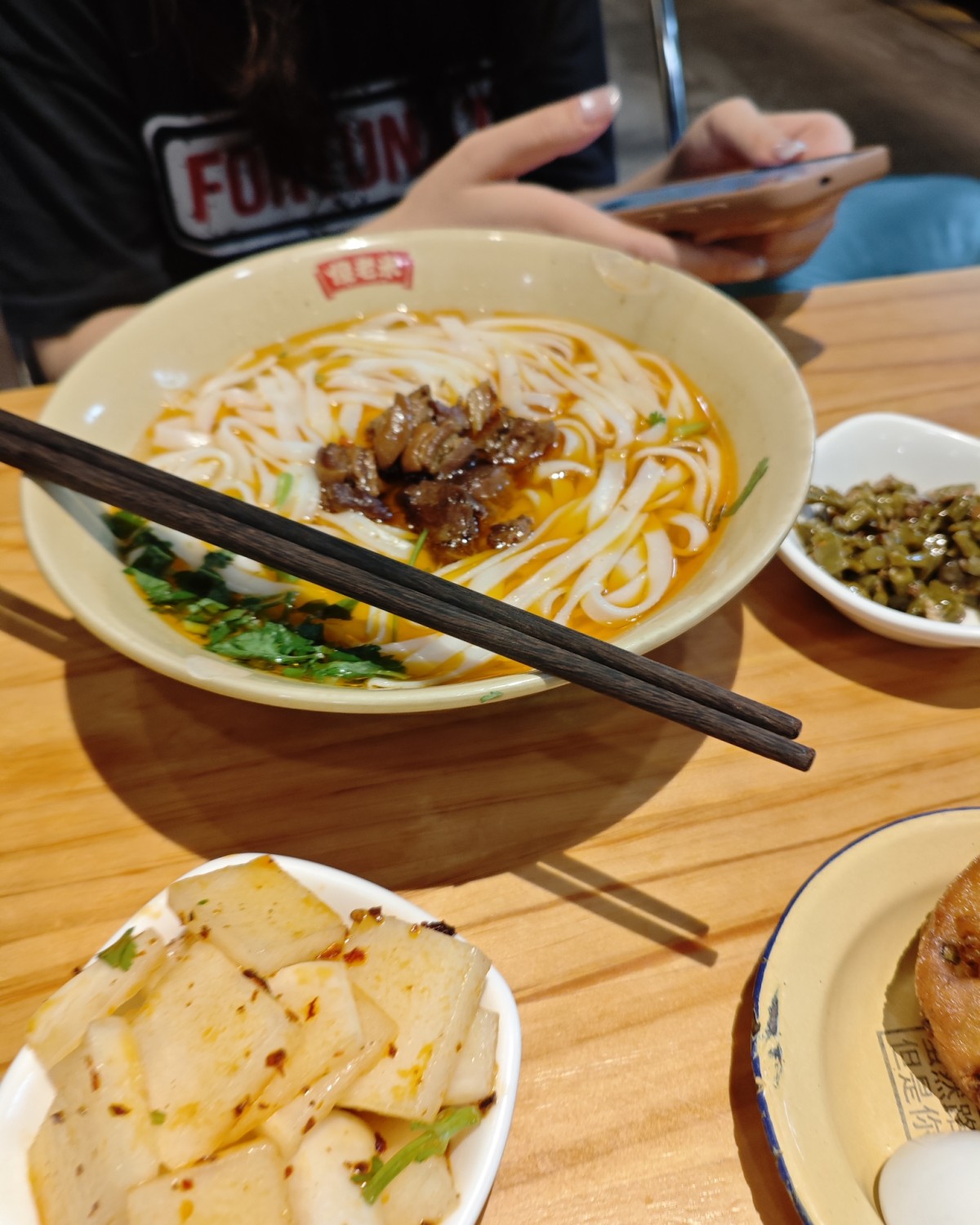 我表妹带我来过一次，印象很深蛮好吃的，这次就带着我跳舞的朋友