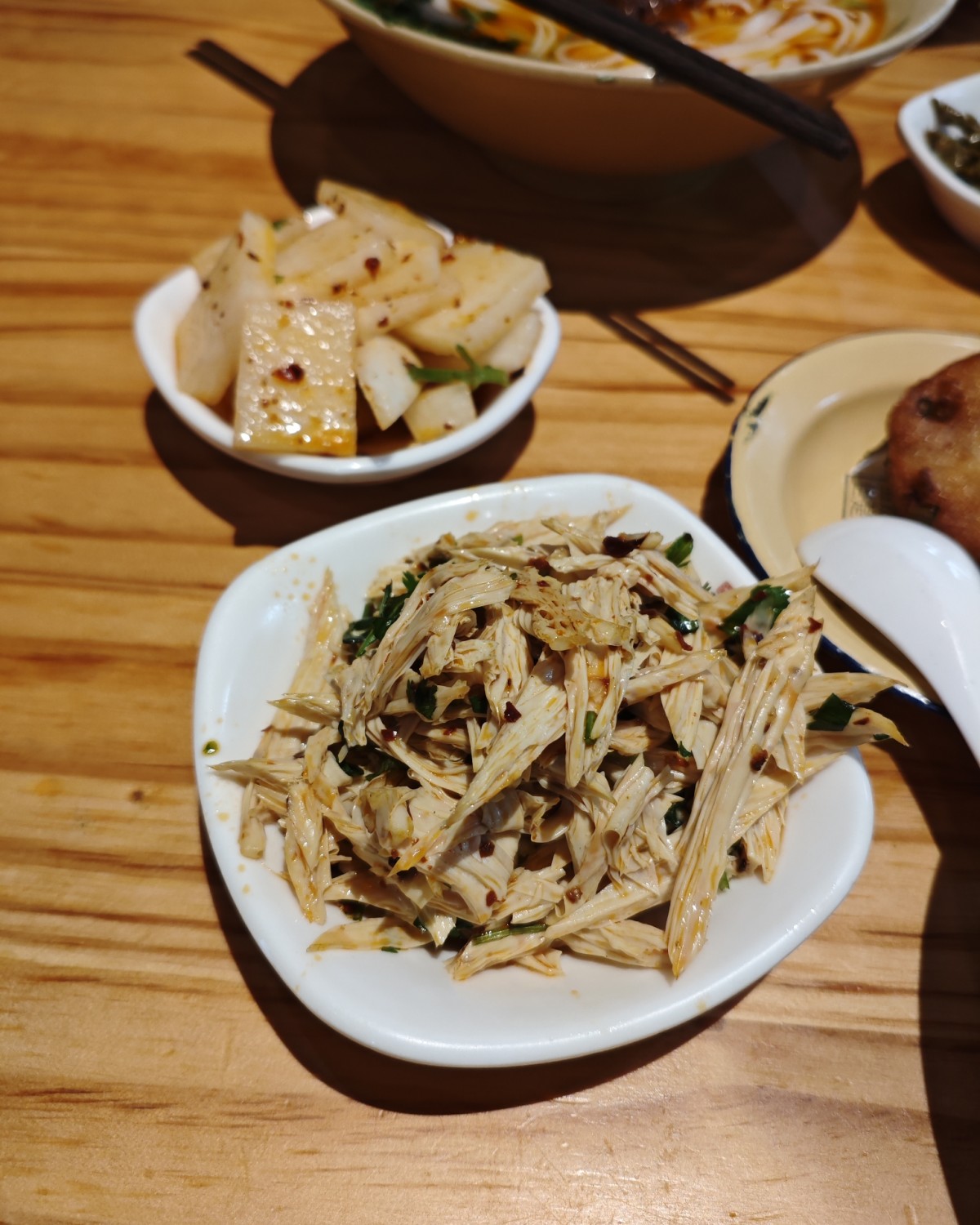 我表妹带我来过一次，印象很深蛮好吃的，这次就带着我跳舞的朋友