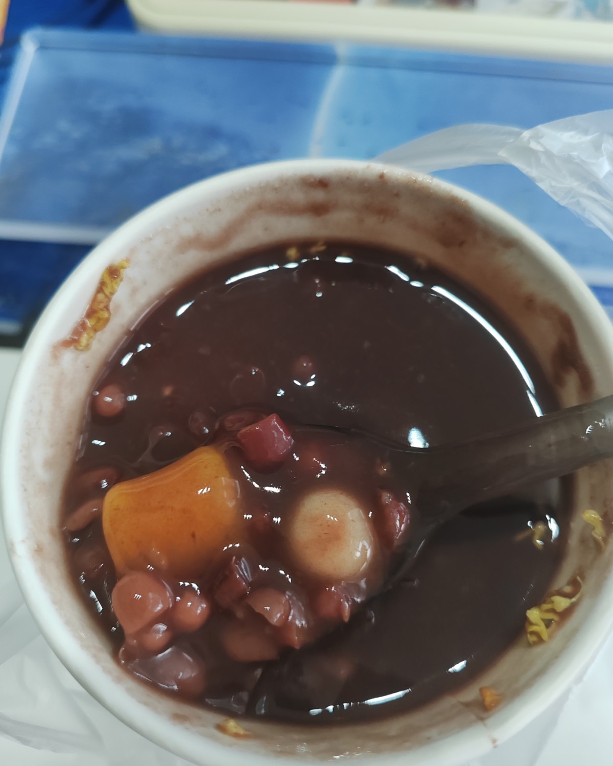 这是特别的一天，因为真的是饮品喝到吐啊，早晨同事分箱了瑞幸的
