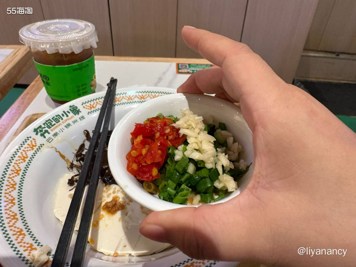 公司楼下的米线小店，工作日有划算的套餐，既有米线也有饮品，饮