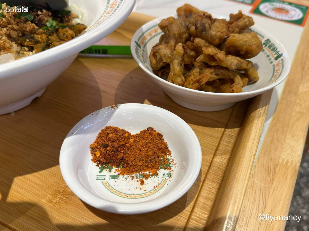 公司楼下的米线小店，工作日有划算的套餐，既有米线也有饮品，饮