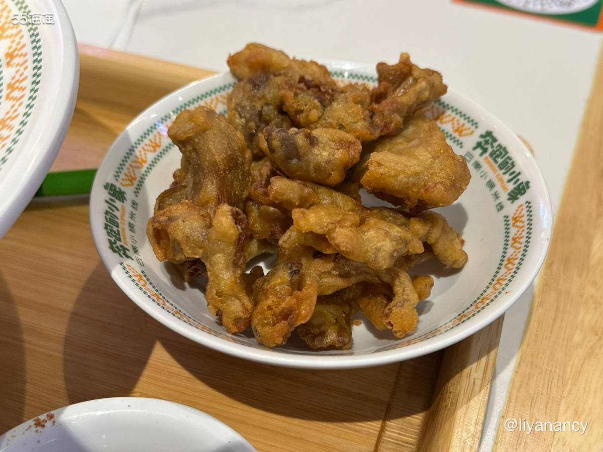 公司楼下的米线小店，工作日有划算的套餐，既有米线也有饮品，饮