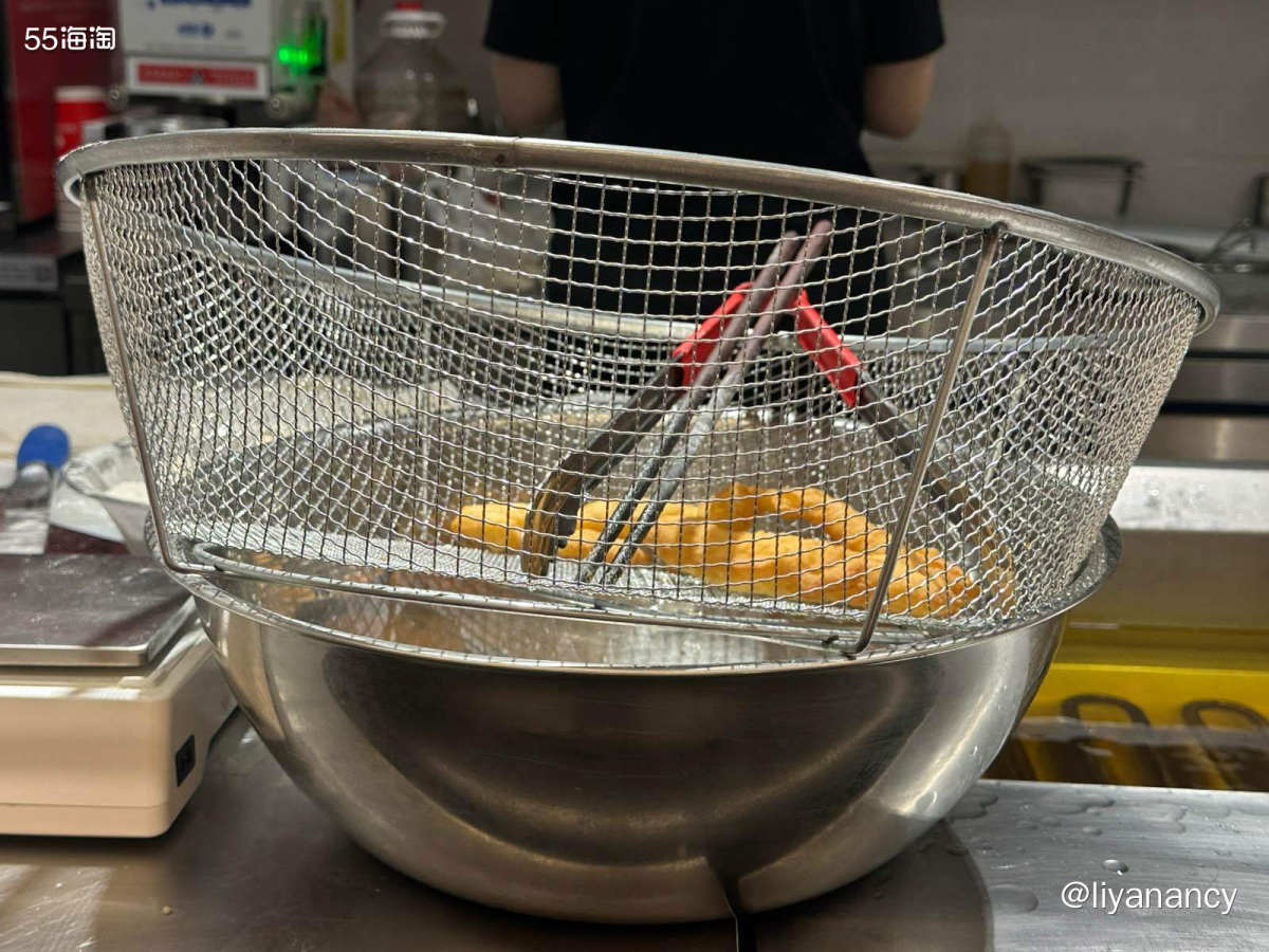 公司楼下的米线小店，工作日有划算的套餐，既有米线也有饮品，饮