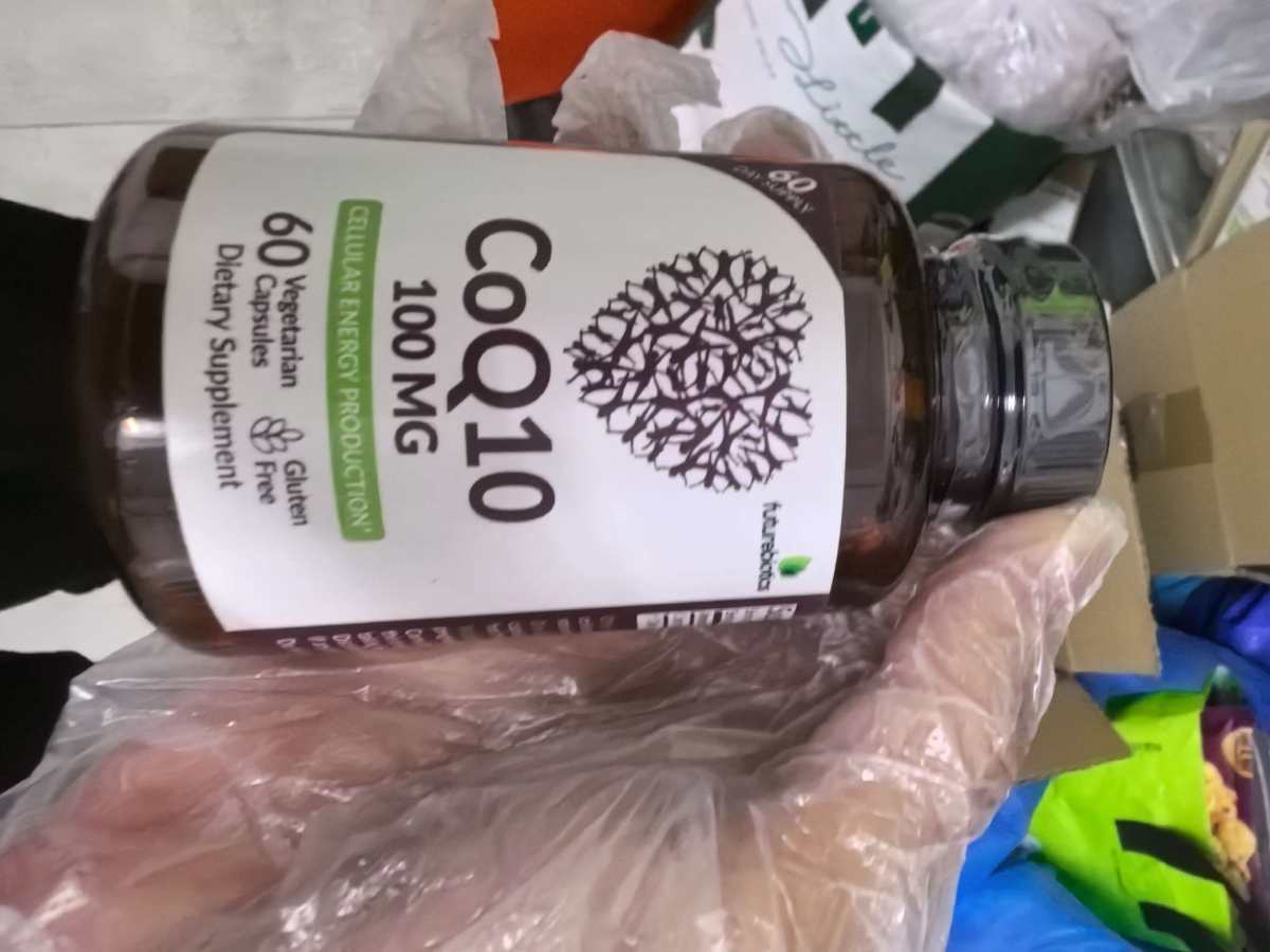 凑单一款红景天，两款辅酶q10，一款好物试用的肌酸复合精氨酸