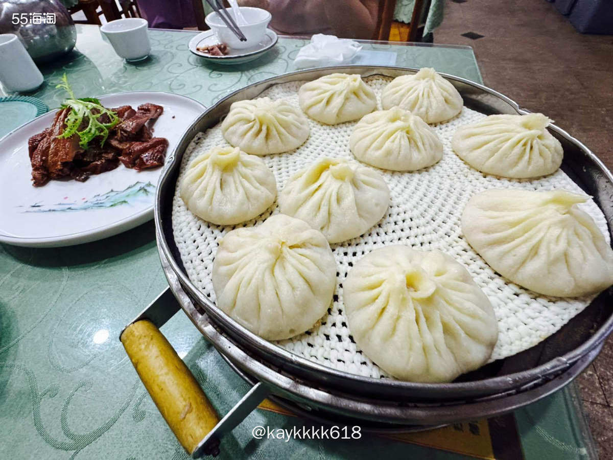 说是来开封一定要吃的几家店本地人去的比较多的老店开了很久，还