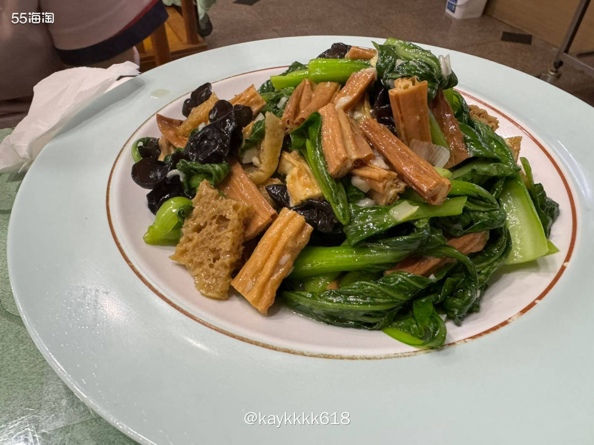 说是来开封一定要吃的几家店本地人去的比较多的老店开了很久，还