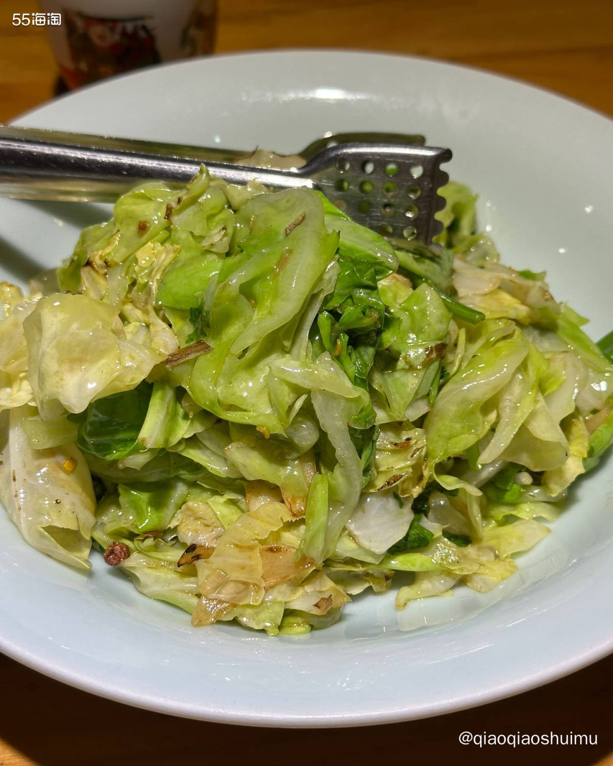 据说这家店排队超久的，我们来的早，不到五点就到啦，直接坐下。