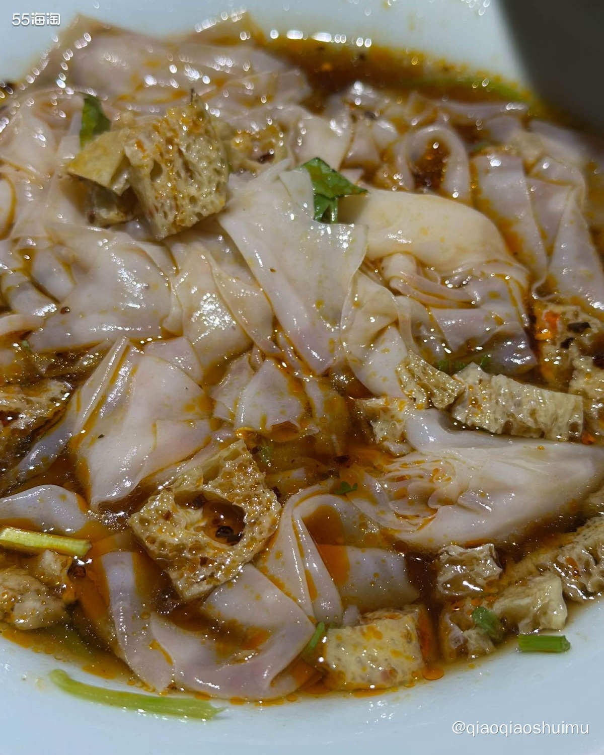 据说这家店排队超久的，我们来的早，不到五点就到啦，直接坐下。