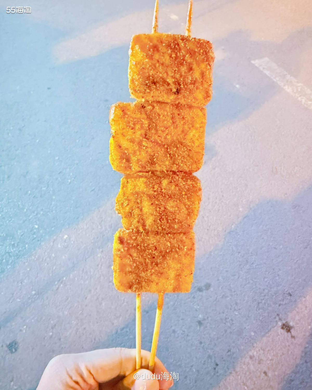 🌿在北京真的都没见过路边摊，更别说街边冒烟的炭火烧烤了，回