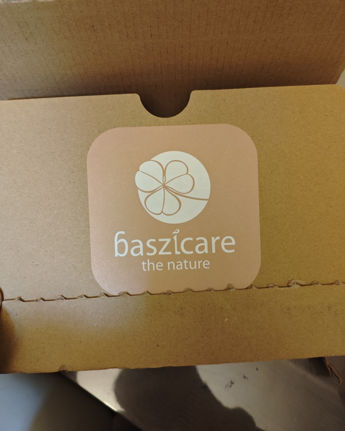 以前我用过最贵的眼膜就是revive的，今年打破了reviv