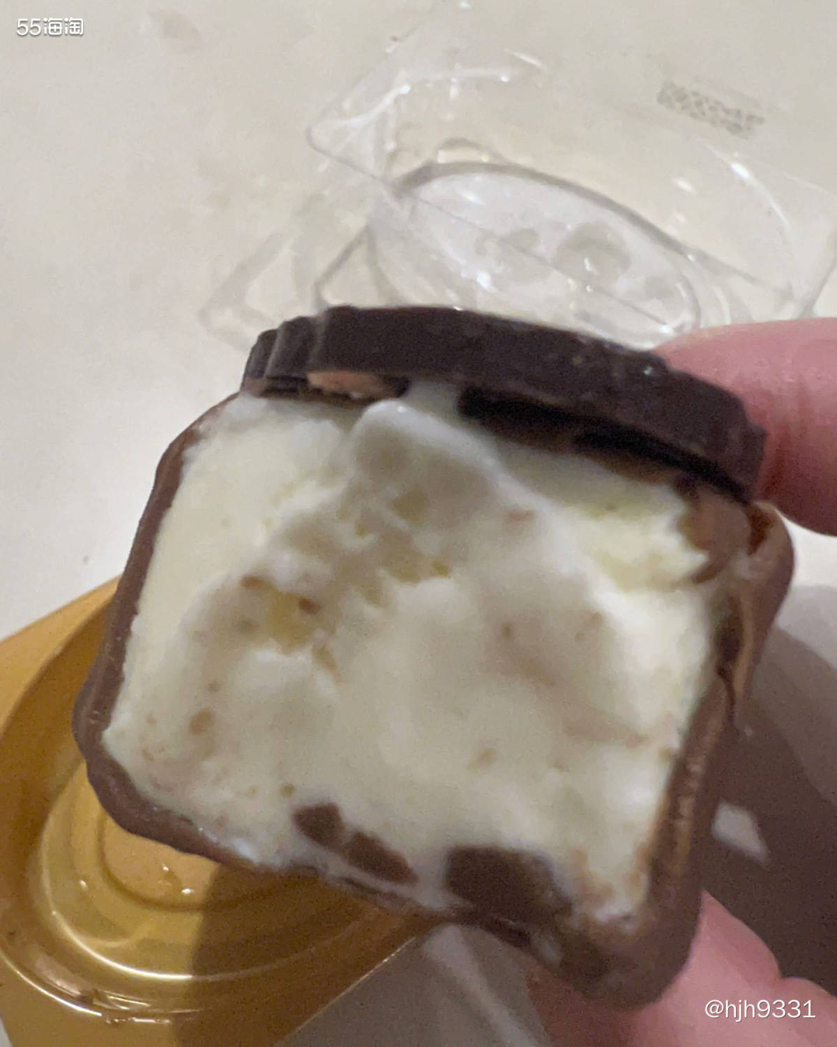 🥮现在的月饼真的是五花八门，孩子喜欢冰激凌的，他喜欢鲜肉的